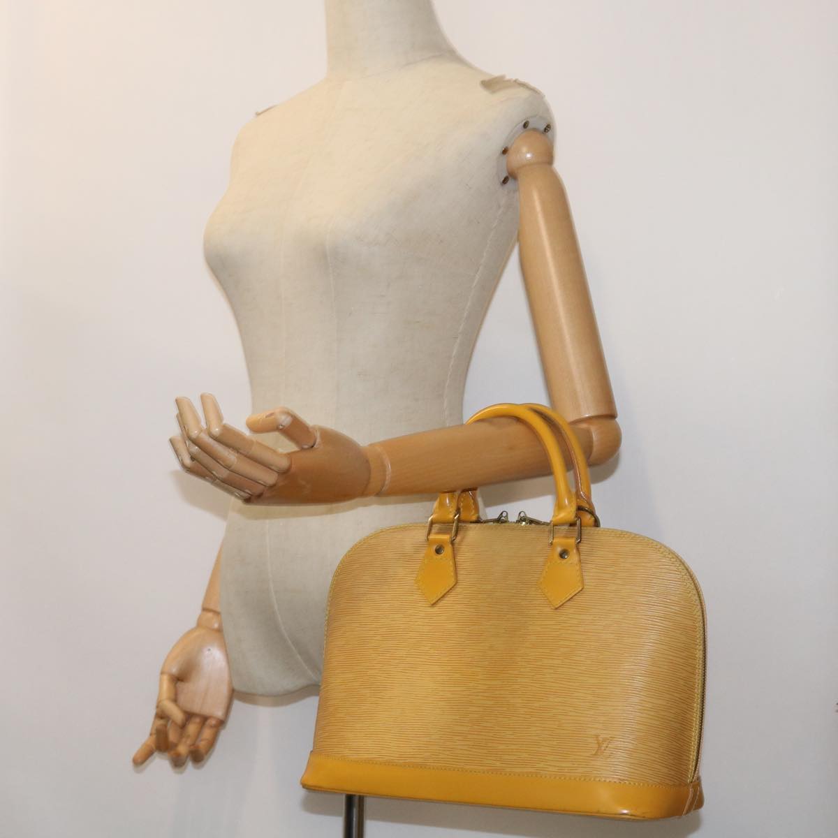 LOUIS VUITTON Epi Alma Hand Bag Tassili Yellow M52149 LV bs8356