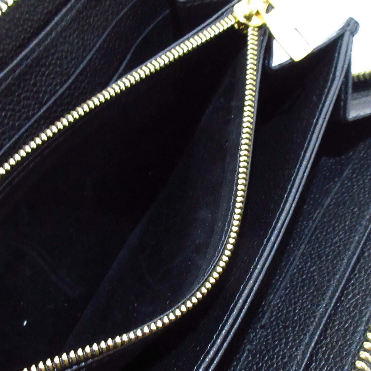 Louis Vuitton Zippy Wallet Leather Wallet ()