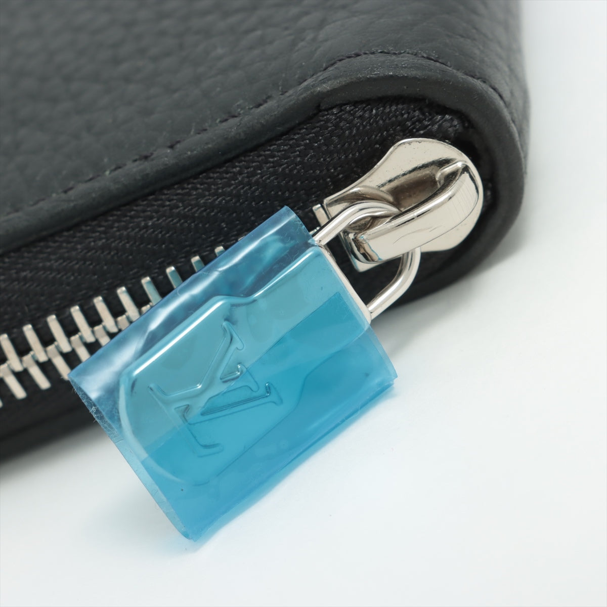Louis Vuitton Zippy Vertical M58412 ping Centre