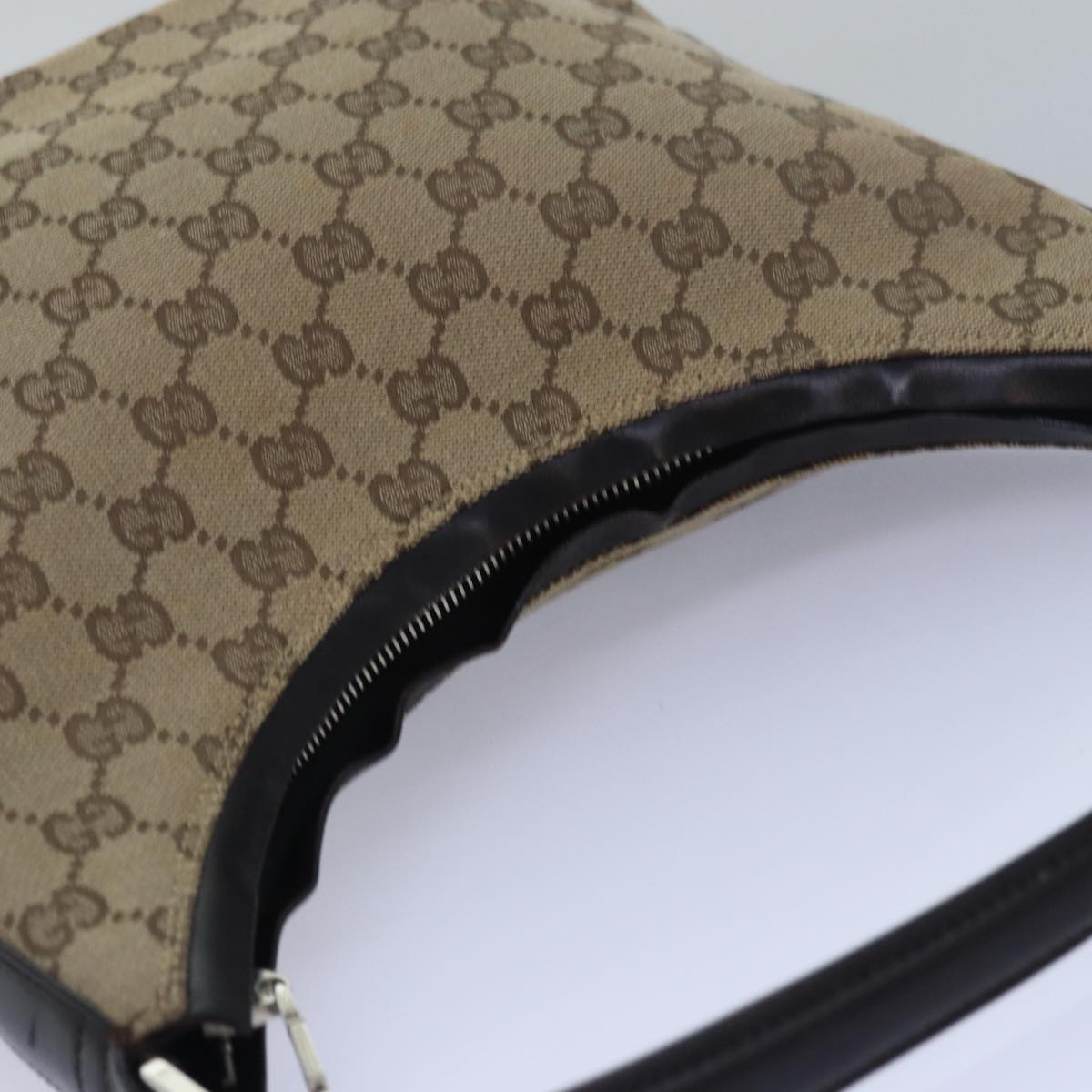 Luxury Gucci Trending 2025 Gg Canvas Canvas Shoulder Bag ()