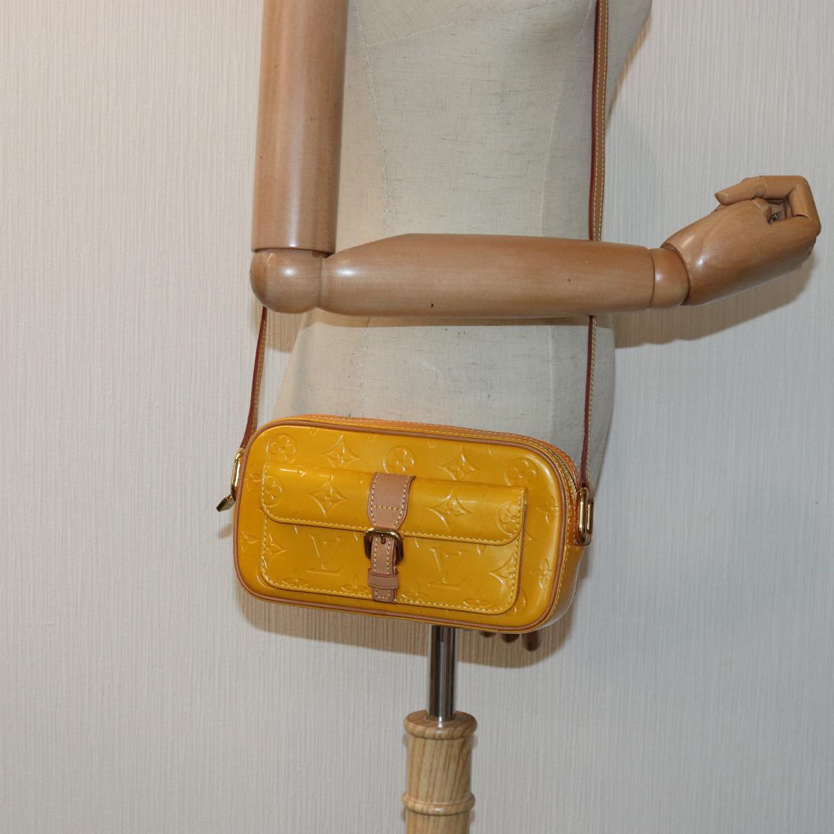 LOUIS VUITTON Monogram Vernis Christy MM Shoulder Bag Jaune M91108 ep4829
