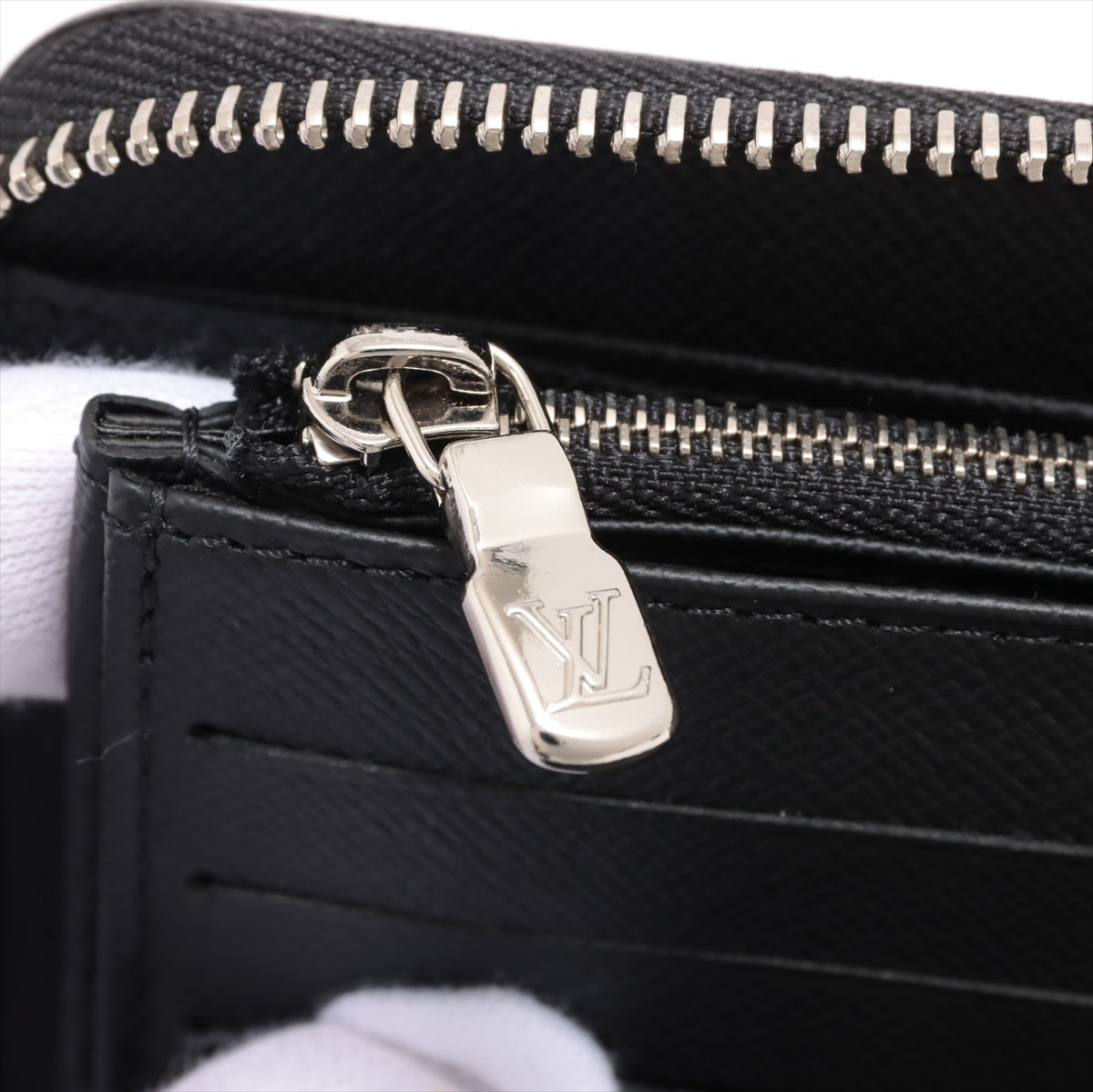 Louis Vuitton Epi Organizer M62643 Noneir Round Zip Wallet