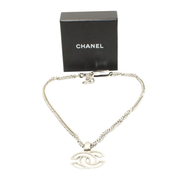 Luxury Chanel Vintage Silver Tone Chocker With "Cc"