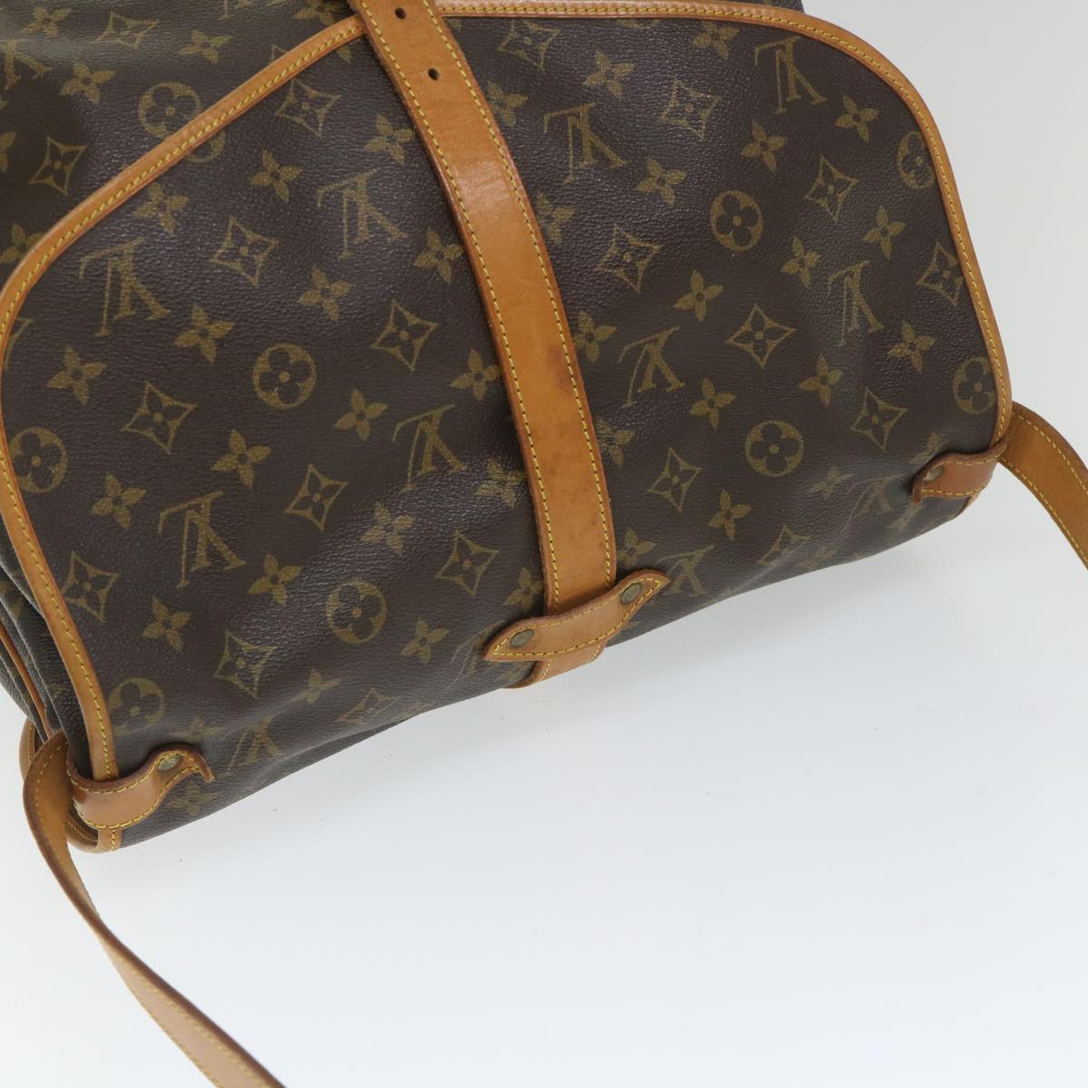 Louis Vuitton Saumur 35 Canvas Shoulder Bag ()