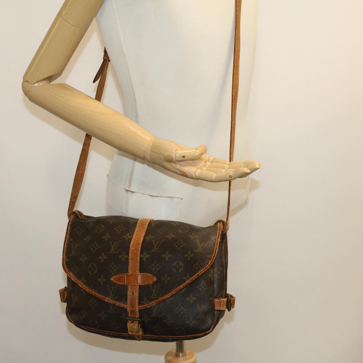 LOUIS VUITTON Monogram Saumur 30 Shoulder Bag M42256 LV am2765g