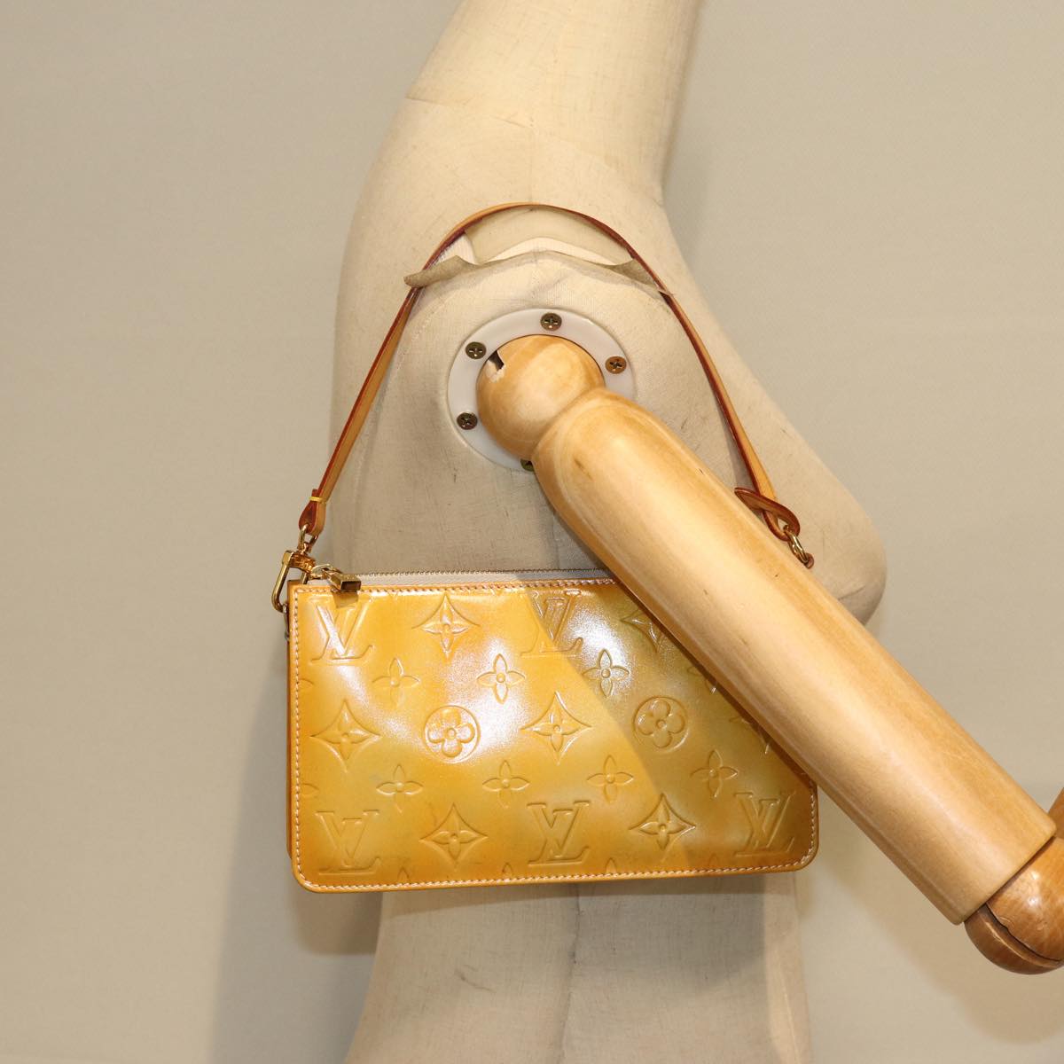 LOUIS VUITTON Monogram Vernis Lexington Accessory Pouch Gris M91056 hk1286