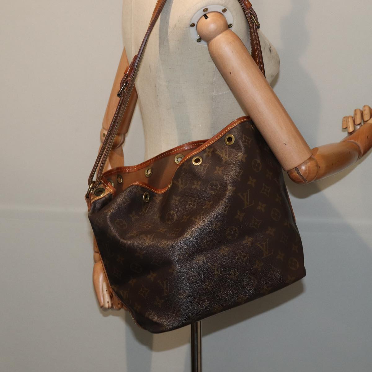 LOUIS VUITTON Monogram Petit Noe Shoulder Bag M42226 LV hk1409