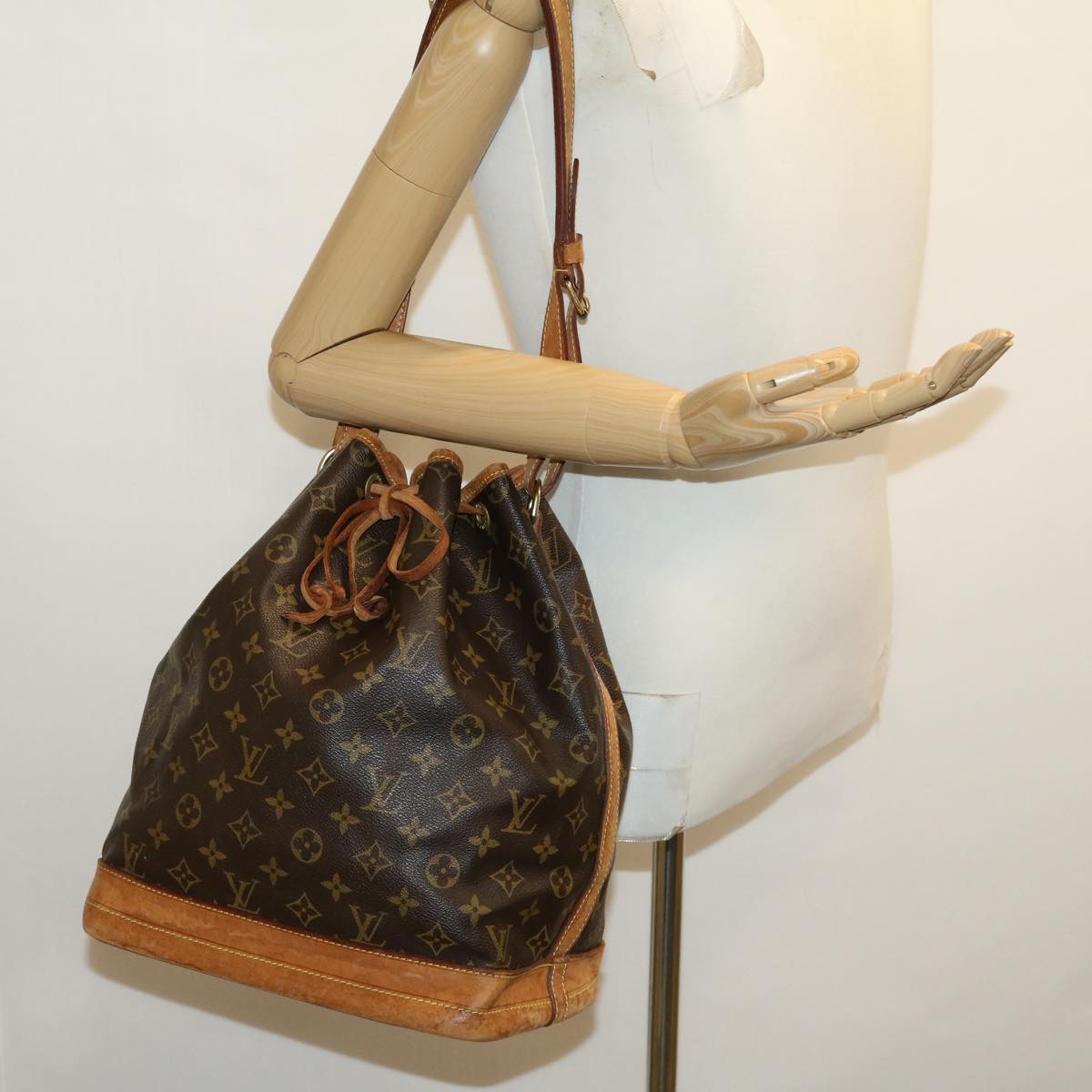 LOUIS VUITTON Monogram Noe Shoulder Bag M42224 LV hs1165