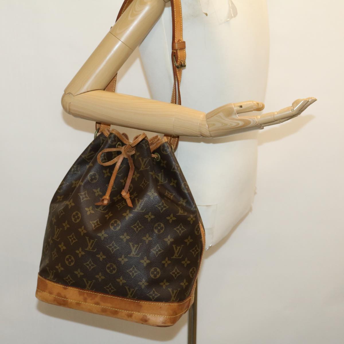 LOUIS VUITTON Monogram Noe Shoulder Bag M42224 LV hs1166