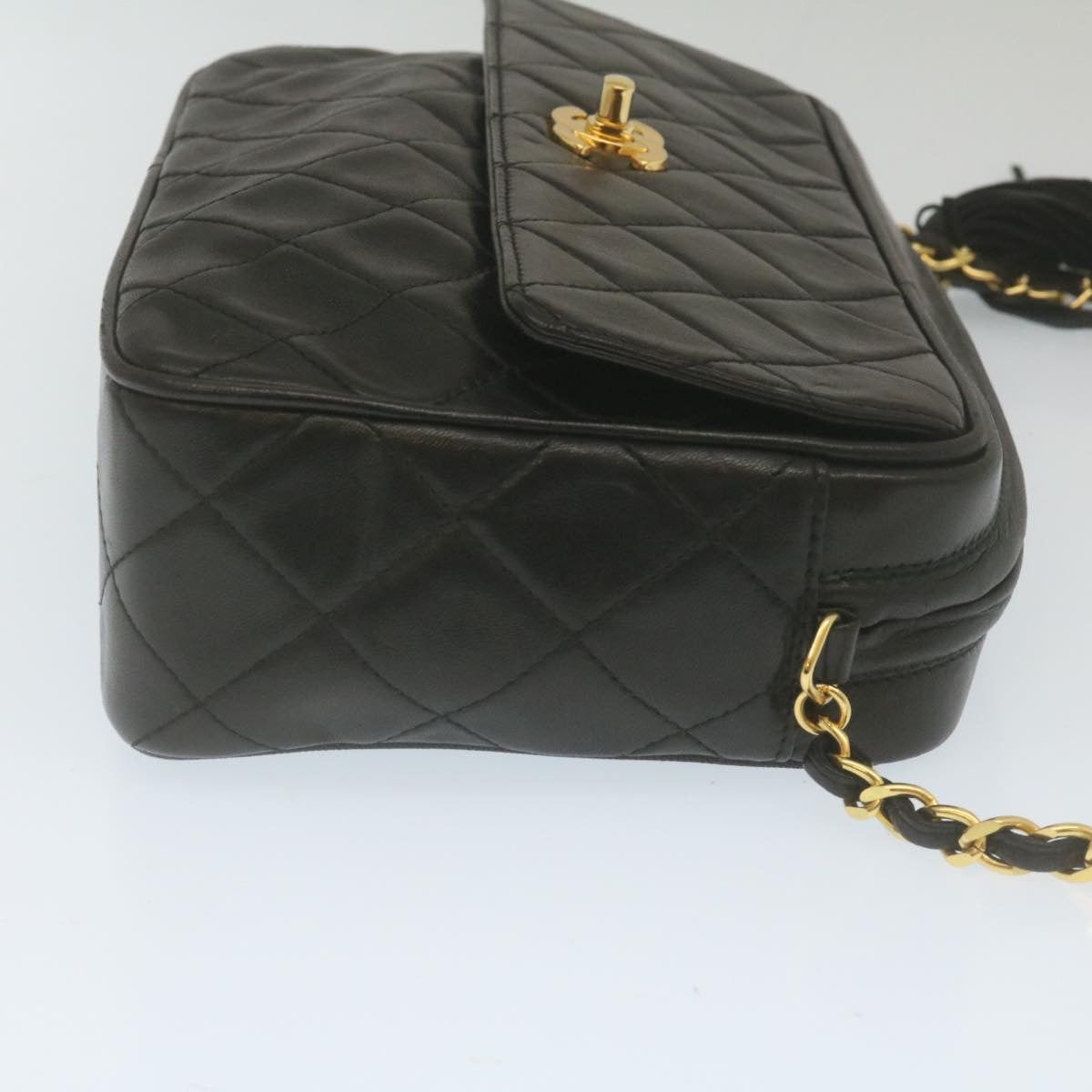 Luxury Chanel Matelasse Chain Shoulder Bag Lamb Skin Fringe Black Gold CC hs691A