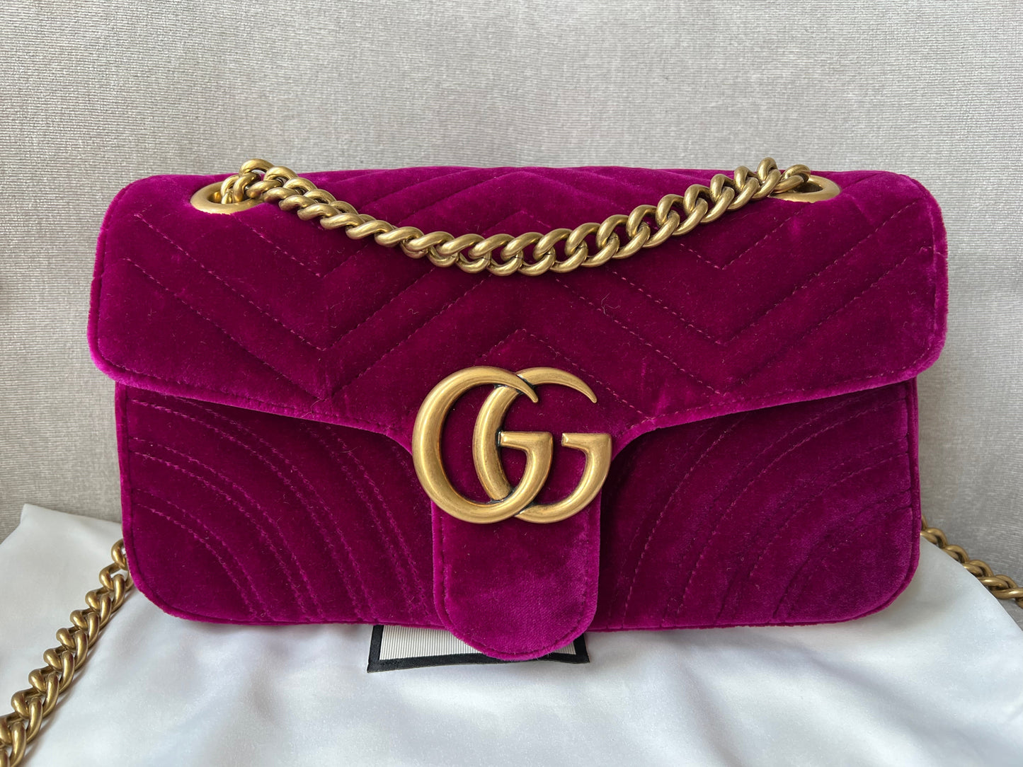 Luxury Gucci GG Fuschia Velvet tMarmont Small Shoulder Bag ( 1490)