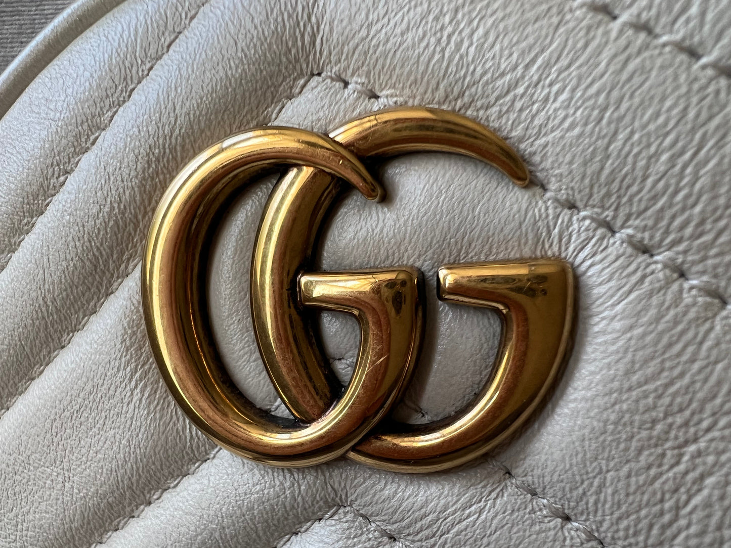 Luxury Gucci GG Round White Marmont Small Shoulder Bag ( 1,160)