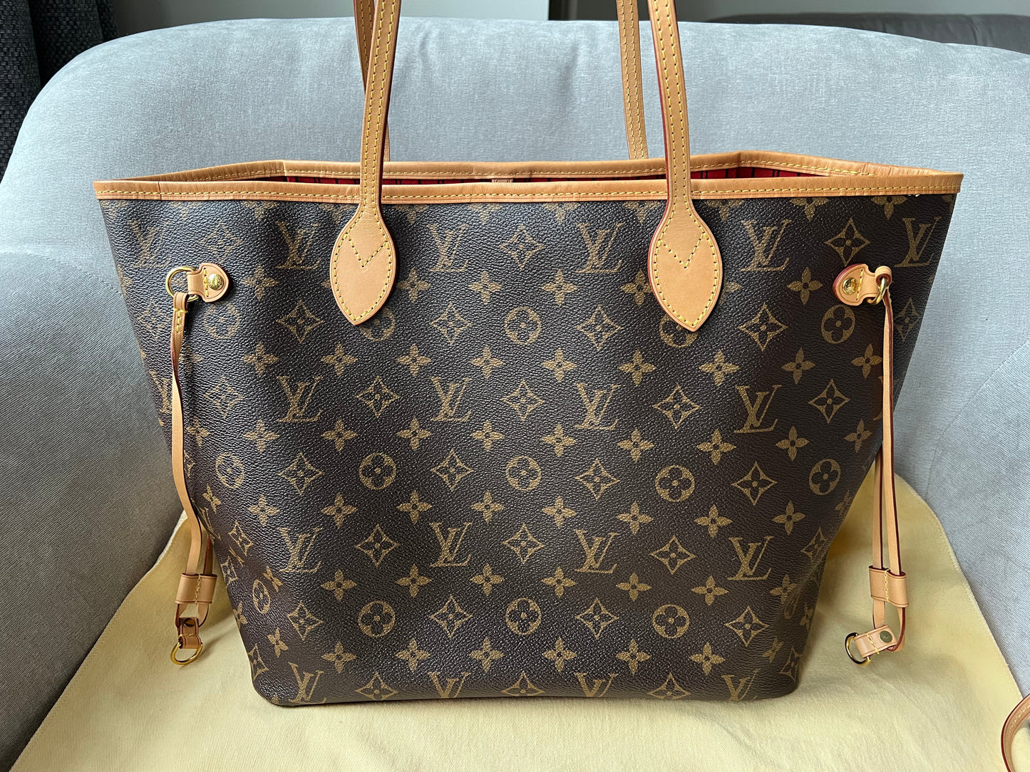 Louis Vuitton Neverfull MM Monogram (1,410)
