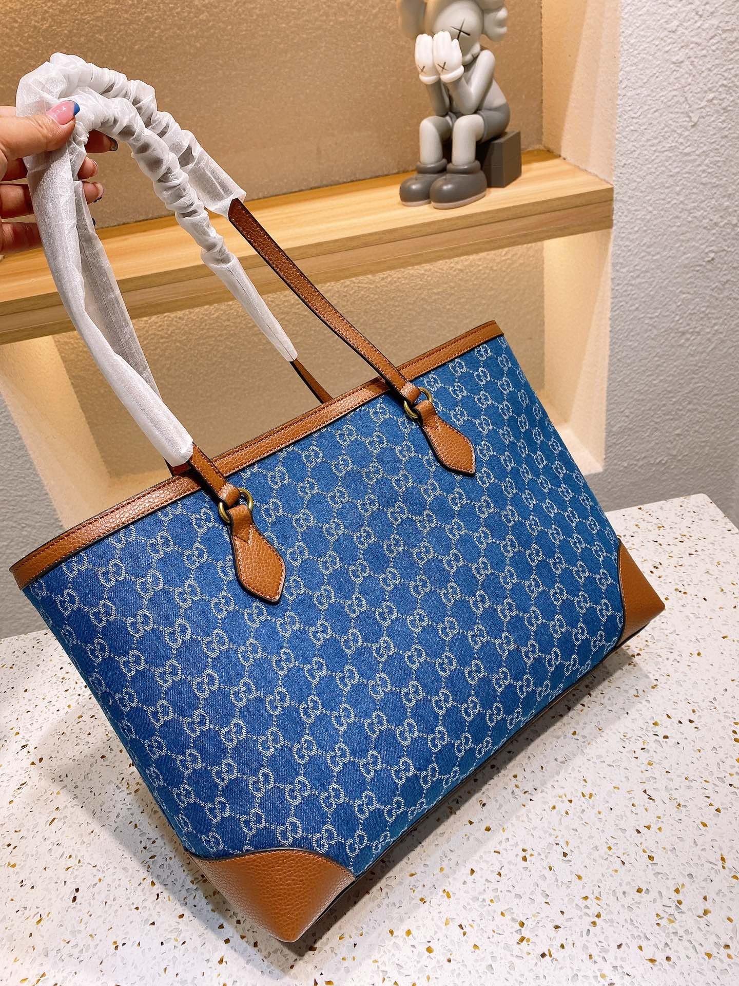 Luxury Gucci Ophidia Medium Tote Bag