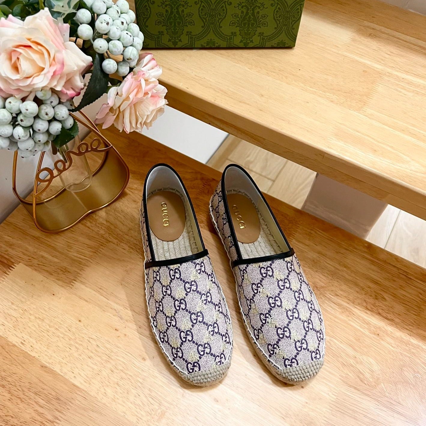 Luxury Gucci GG Supreme Flat Shoes White Caro