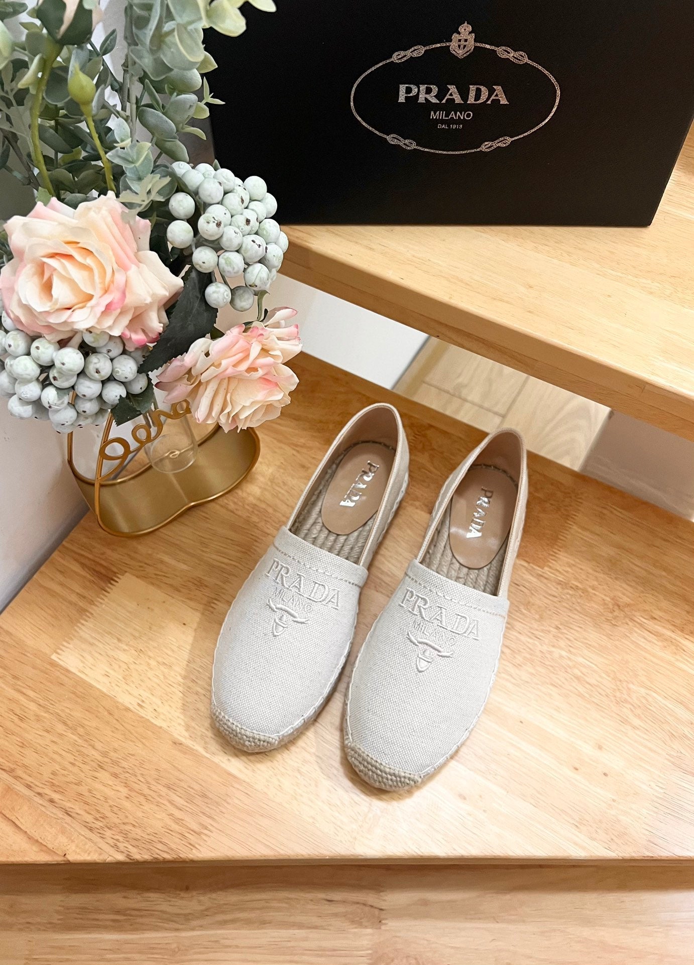 Luxury Pradaespadrilles beige canvas