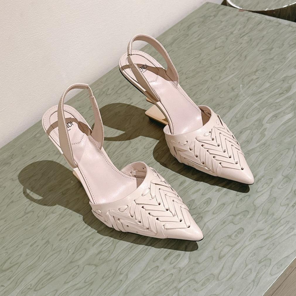 Luxury FendiLuxury FendiFIRST HIGH-HEELED SLINGBACK 85 MM IN BEIGE LAMBSKIN GOLD HARDWARE