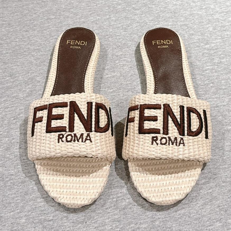 Luxury FendiLuxury FendiSIGNATURE MULE SLIDES IN WHITE FIBRE WITH BROWN EMBROIDERED LOGO