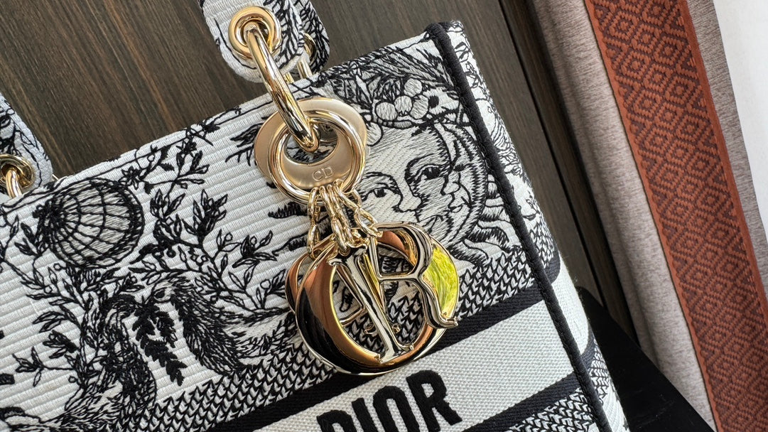 Luxury Diormedium lady 24 black white sun embroidery canvas