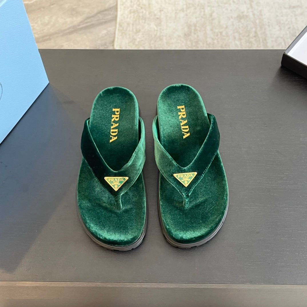 Luxury PradaRUBBER THONG SANDALS LAUREL GREEN VELVET