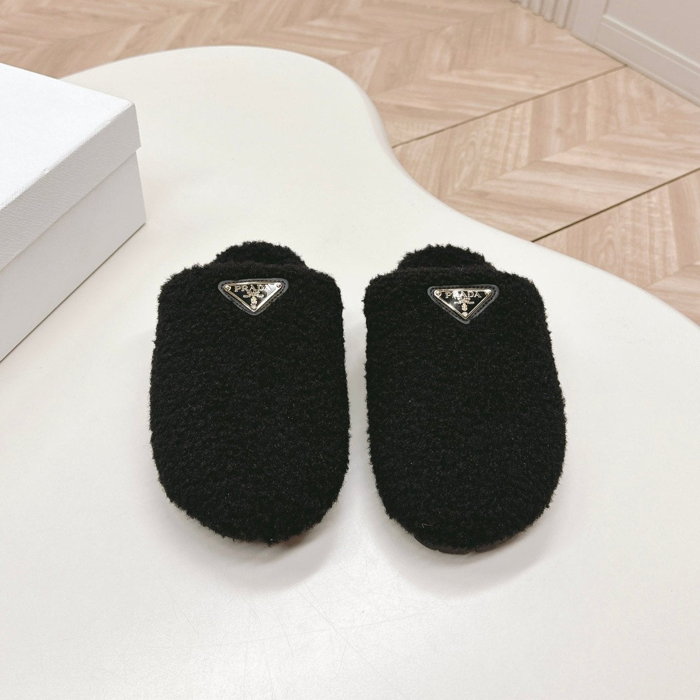 Luxury PradaMULES ATTACHED TRIANGLE LOGO IN BLACK SHEARLING
