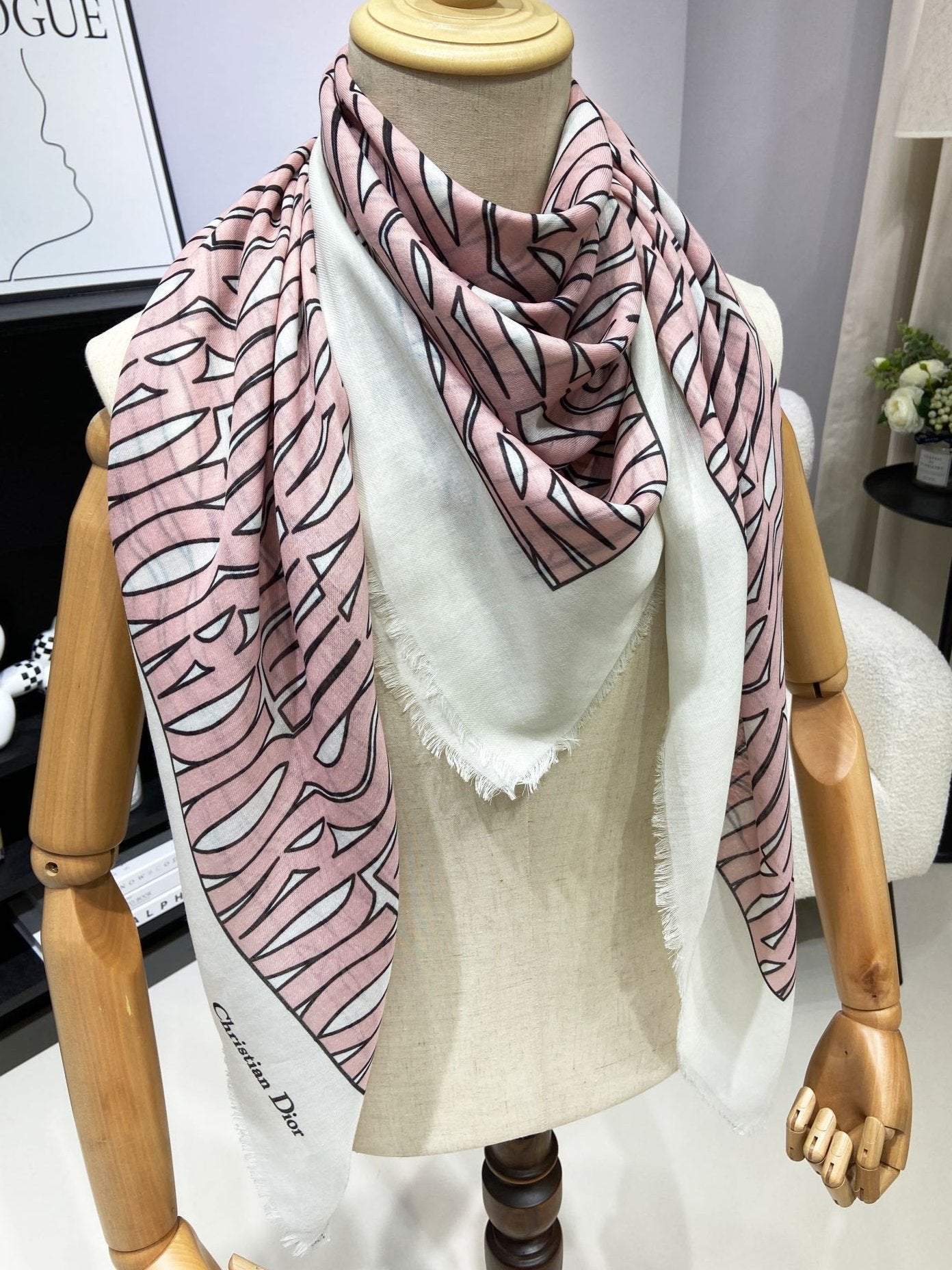 Luxury DiorMISS Luxury DiorALLOVER SHAWL 140 CM IN PALE PINK MIX WHITE SILK CASHMERE 411631