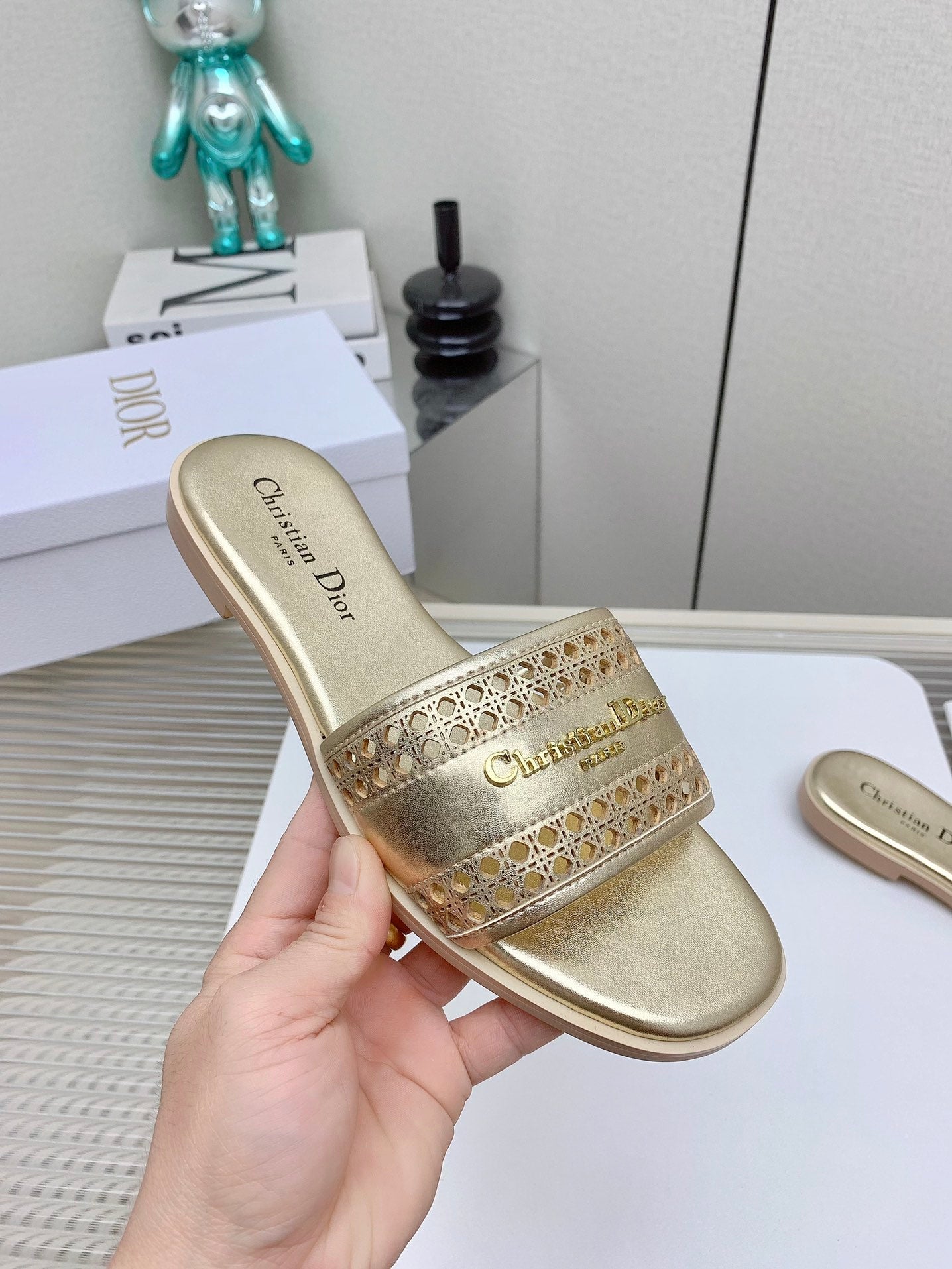 Luxury DiorD-Lane Slide In Light Gold Cowhide 106285