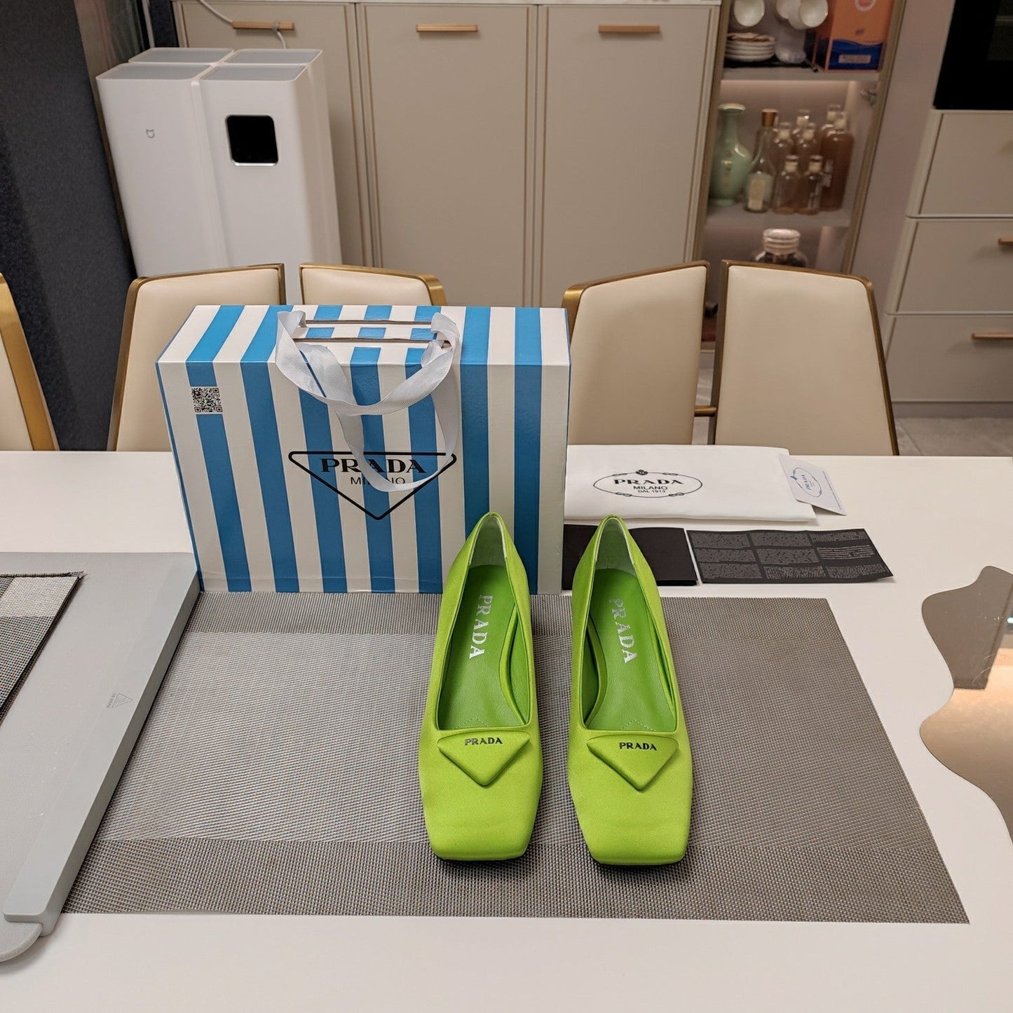 Luxury PradaTRIANGLE LOGO PUMPS IN APPLE GREEN SATIN