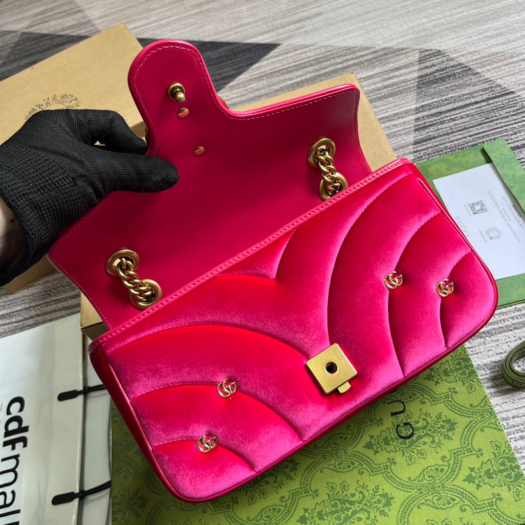 Luxury Gucci GG MARMONT MEDIUM 26 BAG IN BRIGHT PINK VELVET