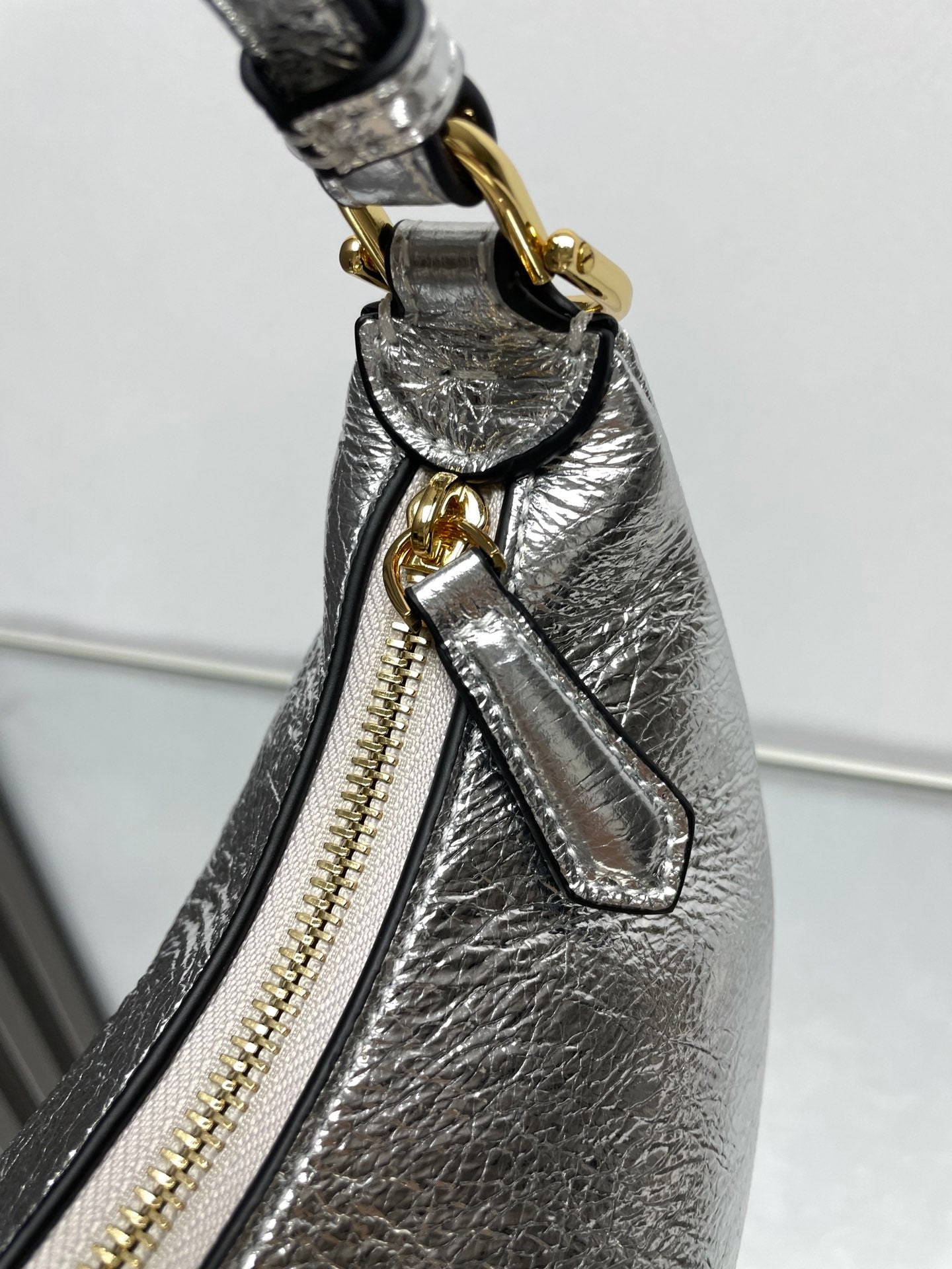 Luxury FendiFENDIGRAPHY MEDIUM 29 IN SILVER METALLIC SMOOTH LAMBSKIN GOLD HARDWARE