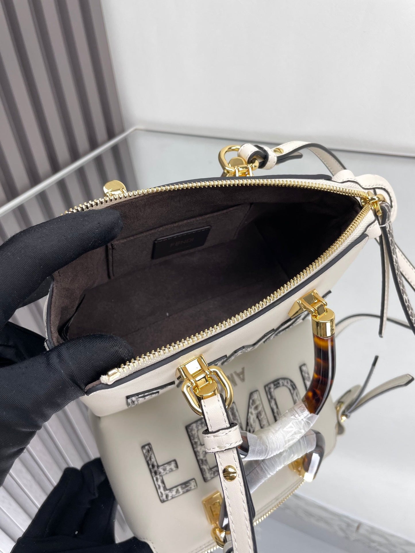 Luxury FendiBY THE WAY MINI 18 IN WHITE LAMBSKIN GOLD HARDWARE
