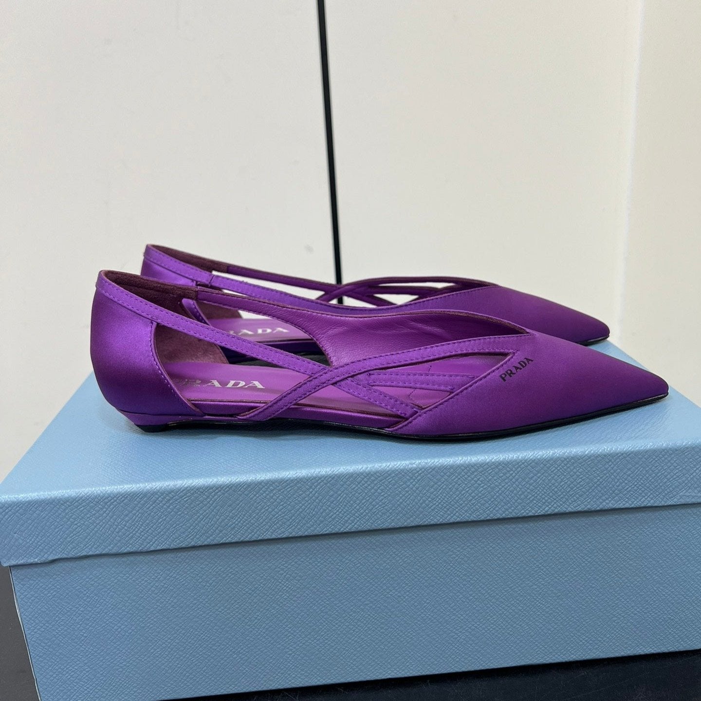 Luxury PradaCUT-OUT BALLERINAS IN VIOLET SATIN
