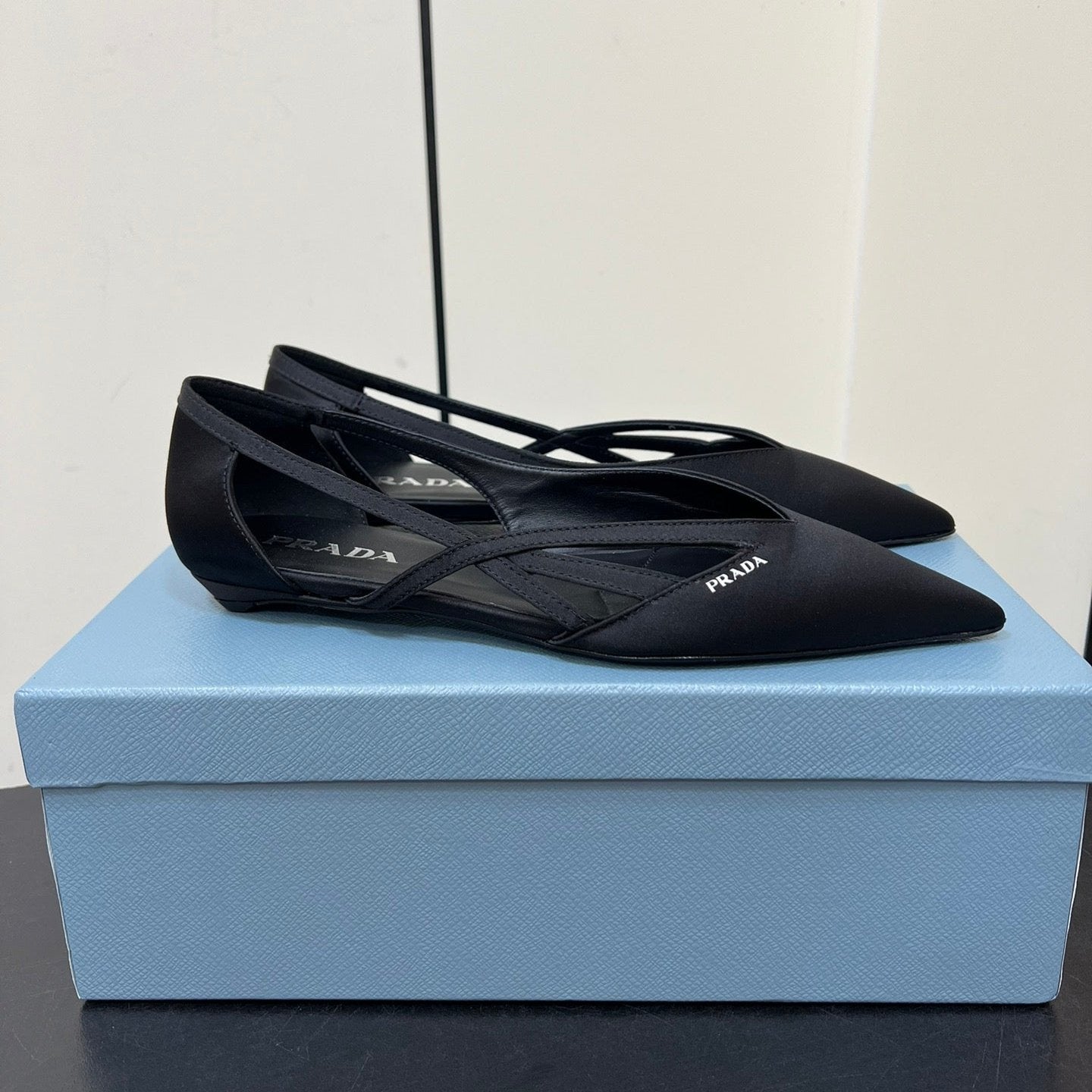 Luxury PradaCUT-OUT BALLERINAS IN BLACK SATIN