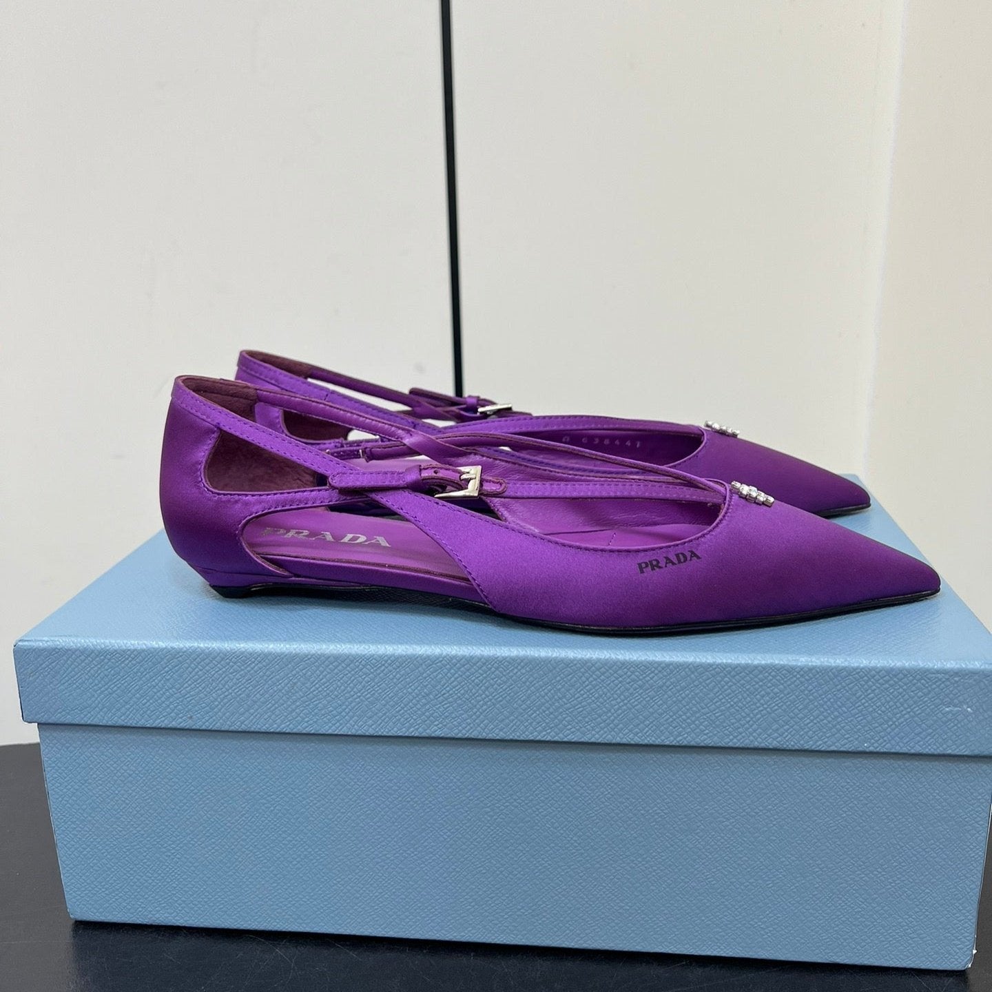 Luxury PradaCUT-OUT BALLERINA FLAT IN VIOLET SATIN ATTACHED BEAD BUCKLE