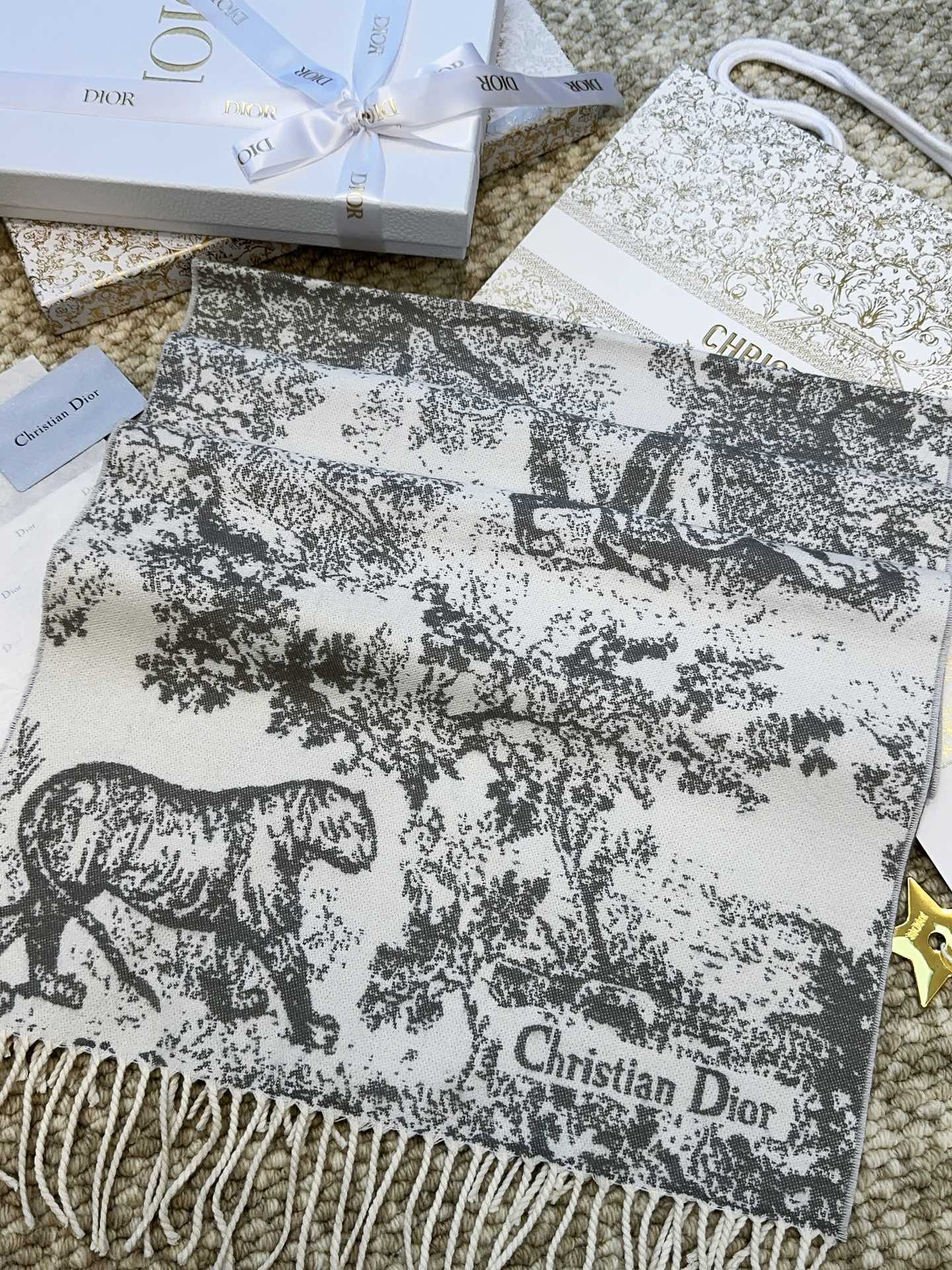 Luxury DiorSCARF 220 CM IN WHITE MIX LIGHT GRAY MONOGRAM CASHMERE AND WOOL 413657