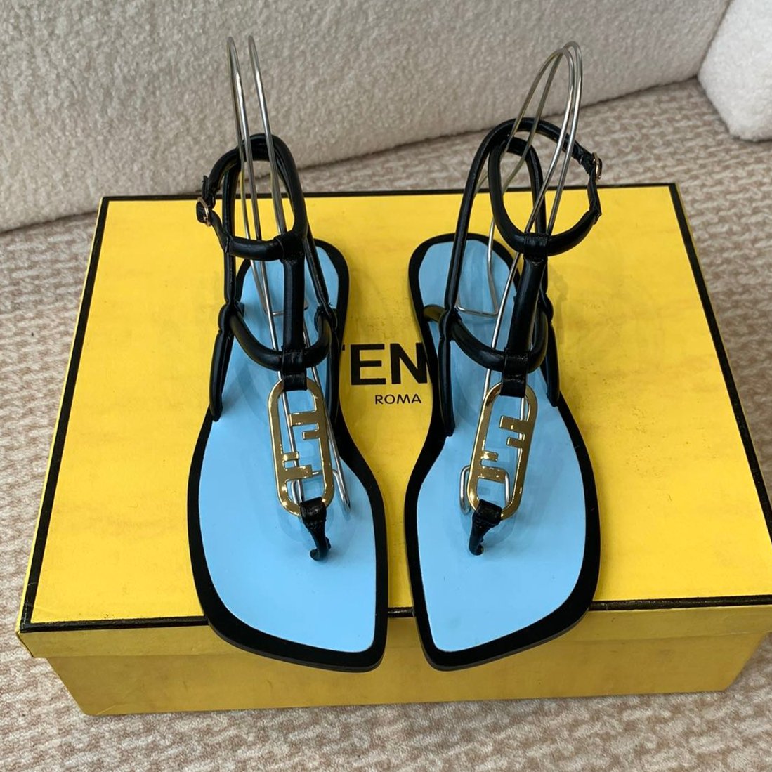 Luxury FendiLuxury FendiO'LOCK THONG SANDAL BLACK AND BLUE CALFSKIN WITH GOLD HARDWARE