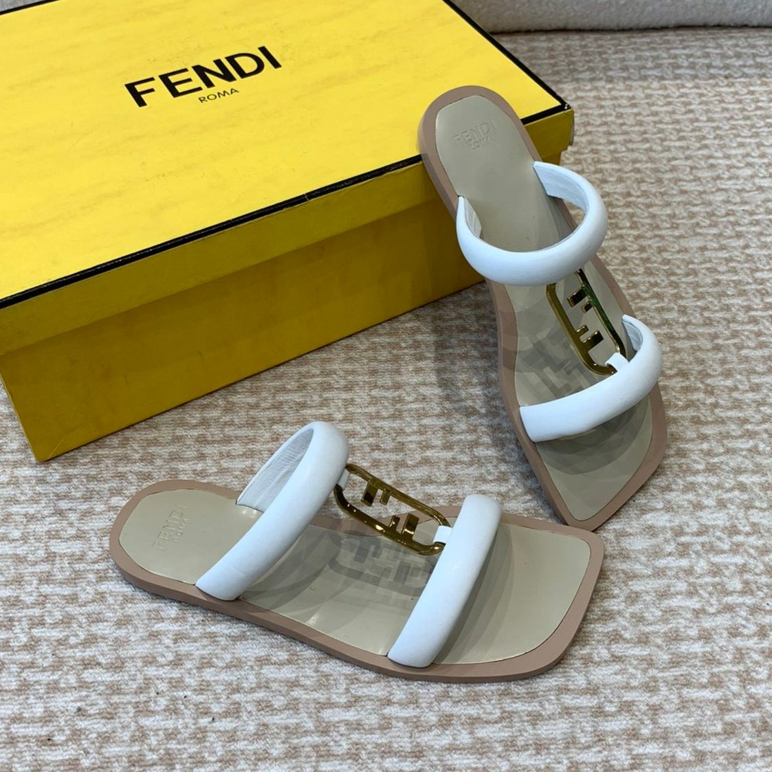 Luxury FendiLuxury FendiO'LOCK SLIDES WHITE CALFSKIN WITH GOLD HARDWARE