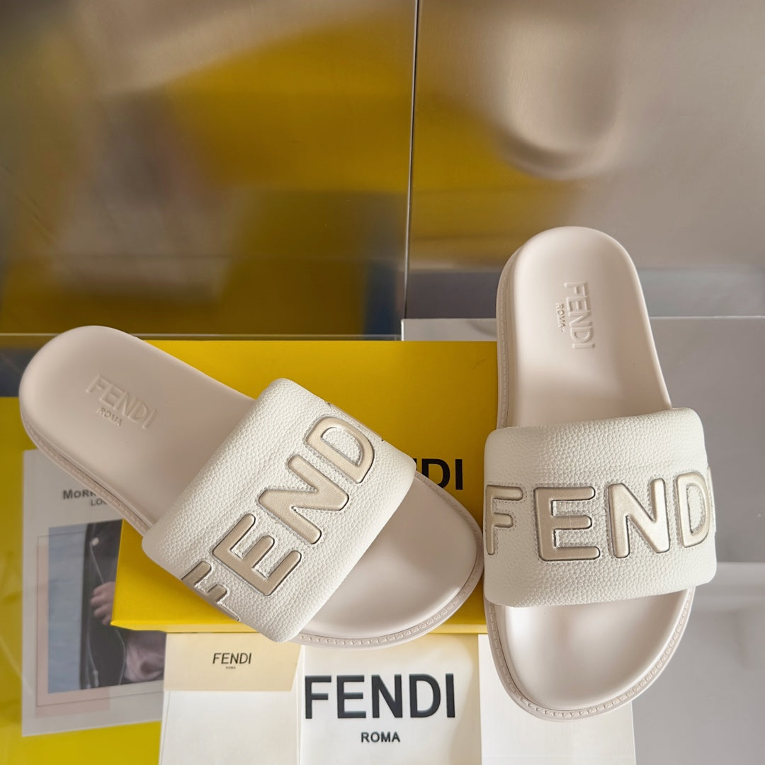 Luxury FendiLuxury FendiROMA SLIDE IN WHITE GRAINED CALFSKIN WITH LOGO
