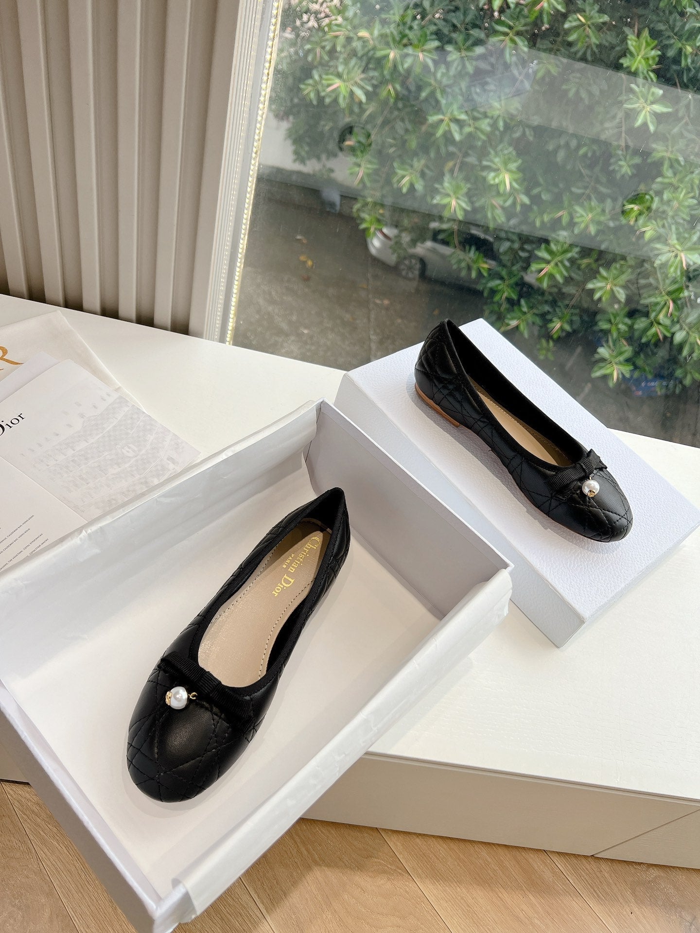 Luxury Diorballet flat black sedge mop front