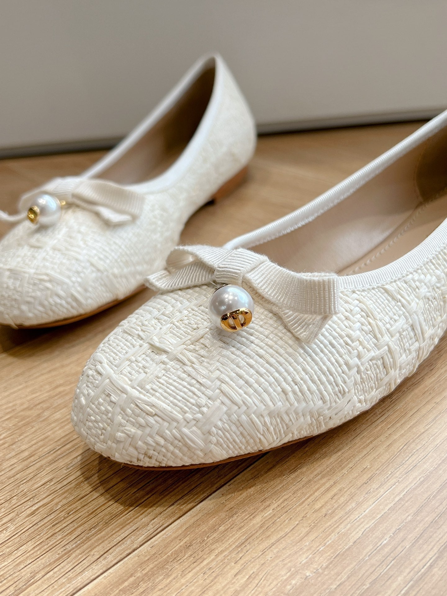 Luxury Diorballet flat white sedge mop front