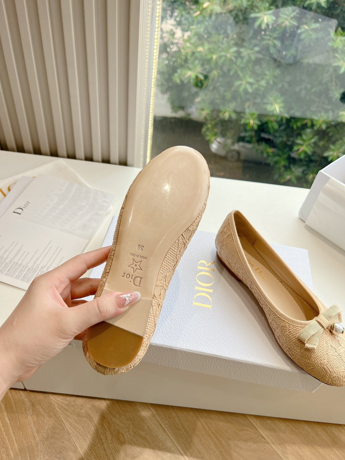 Luxury Diorballet flat beige sedge mop front