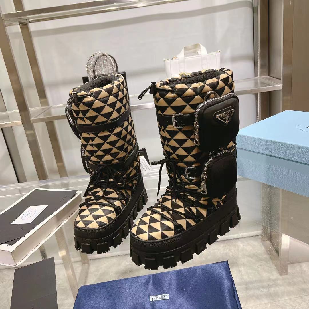 Luxury PradaRE-NYLON SKI BOOTS BLACK AND BEIGE ATTACHED POUCH