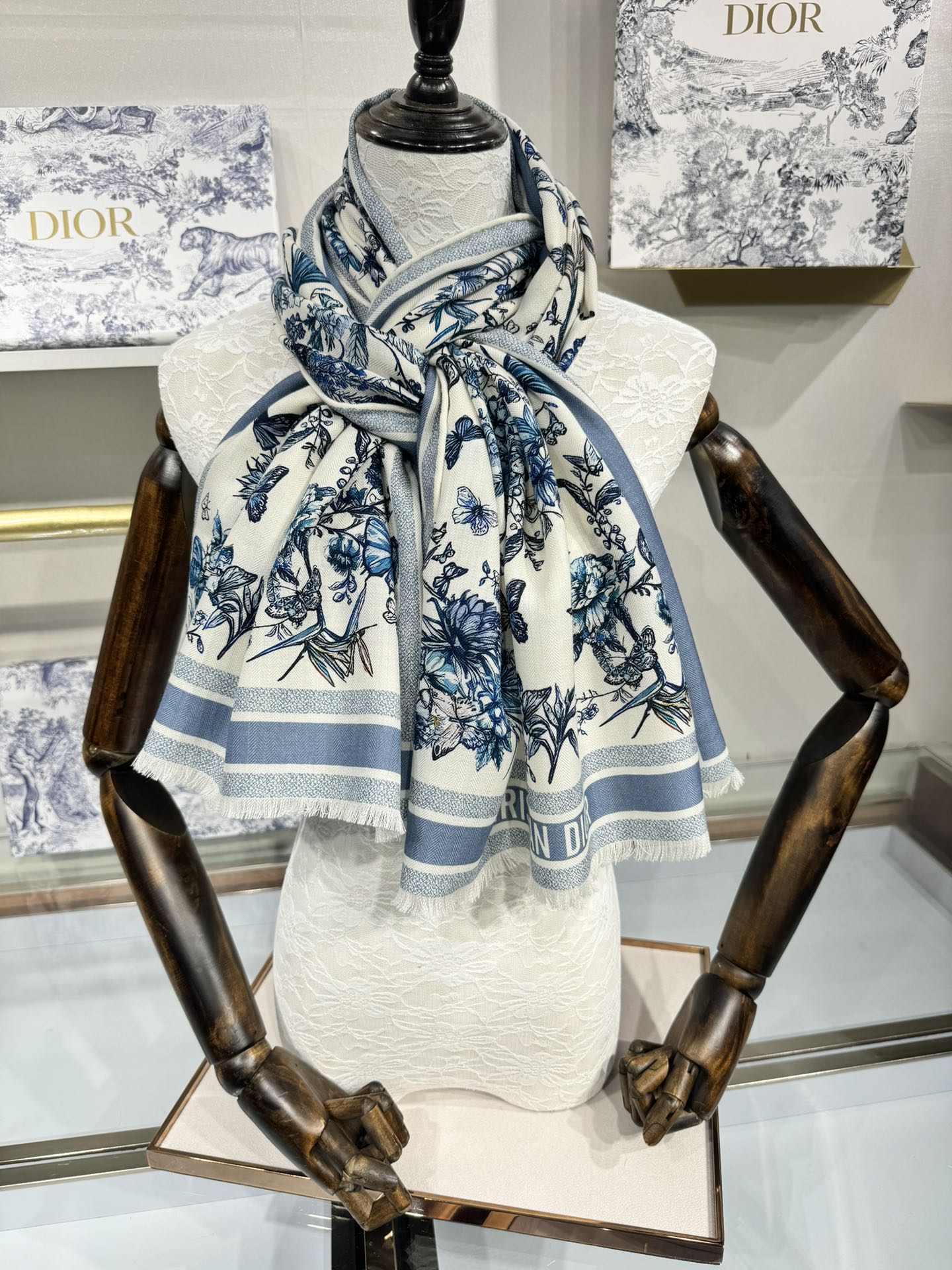 Luxury DiorSCARF 180 CM IN WHITE MIX LIGHT BLUE CASHMERE AND SILK 408420