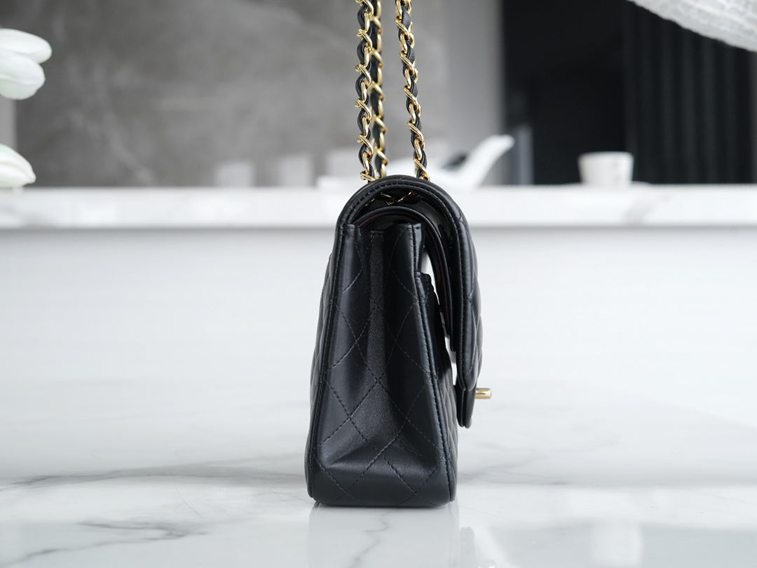 Luxury Chanel CLASSIC FLAP 25 BLACK LAMBSKIN GOLD HARDWARE