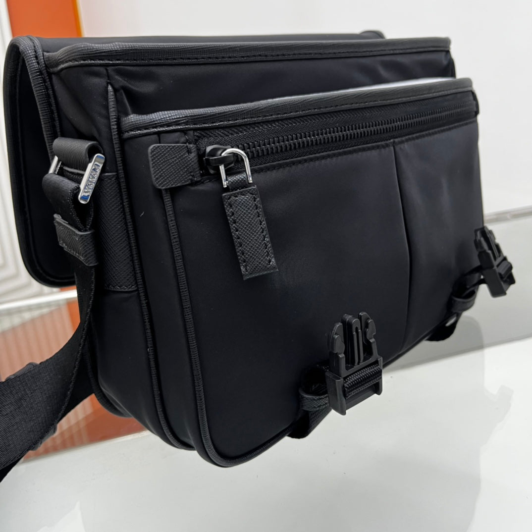Luxury PradaSMALL 26 SHOULDERBAG IN BLACK SAFFIANO LEATHER