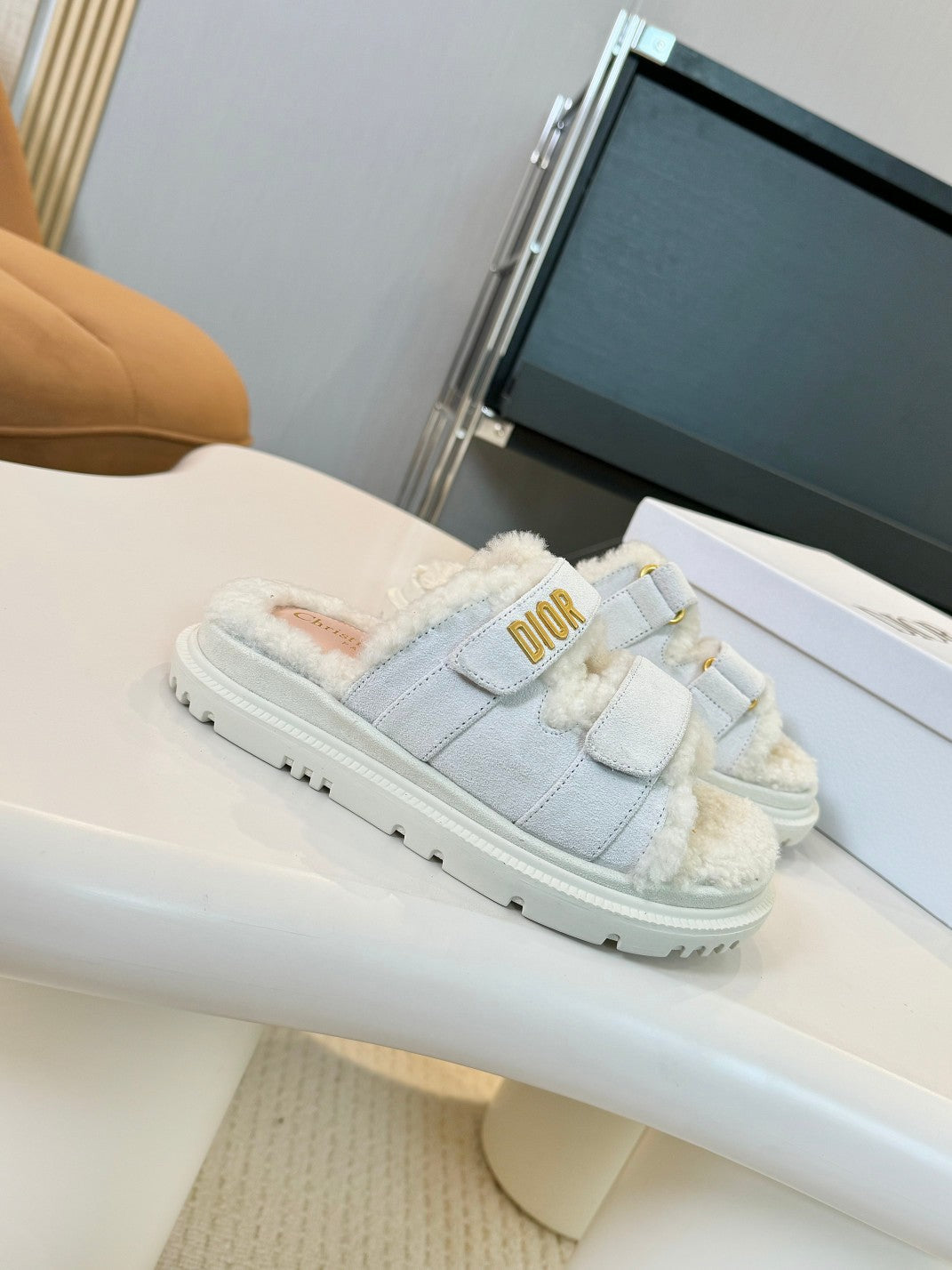 Luxury Dior DIORact Slide White Suede And Fleece Lining