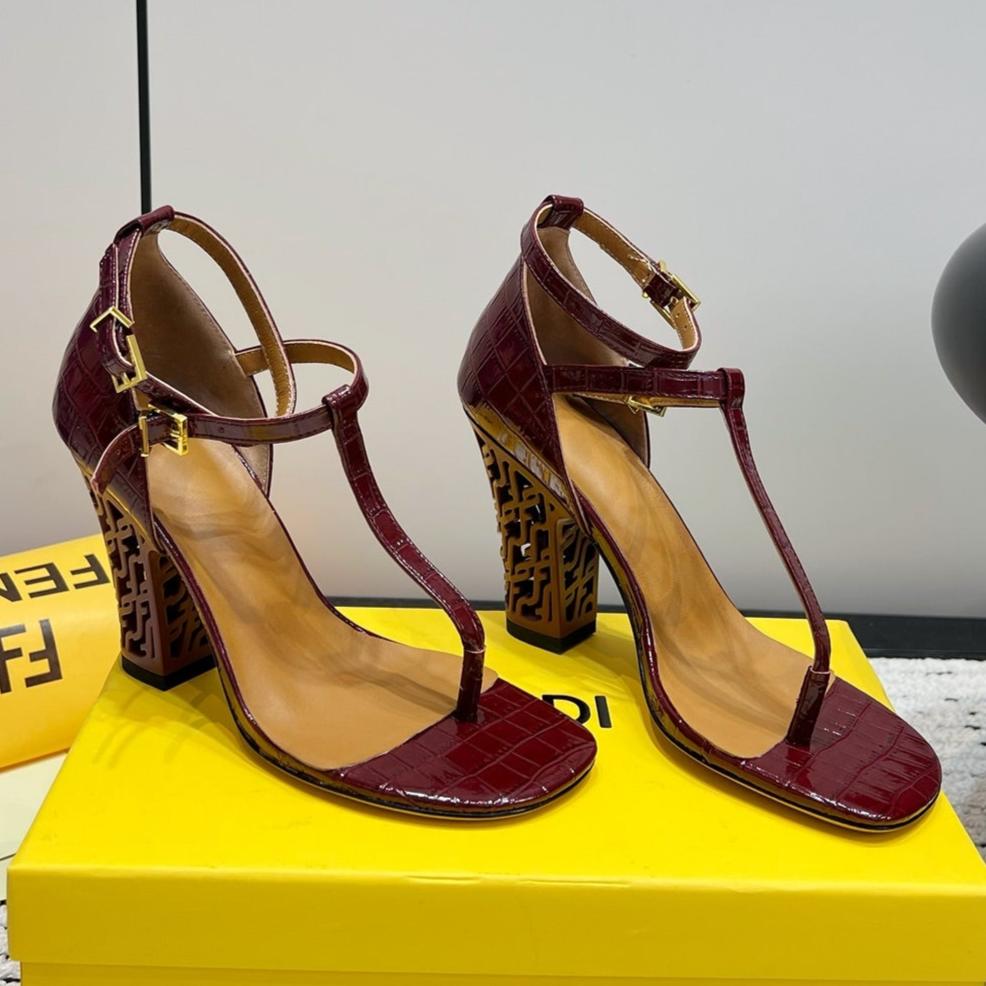 Luxury FendiLuxury FendiHIGH-HEELED 10 CM IN SANGRIA RED GLOSSY LAMBSKIN WITH GOLD HARDWARE
