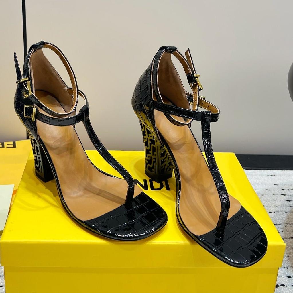 Luxury FendiLuxury FendiHIGH-HEELED 10 CM IN BLACK GLOSSY LAMBSKIN WITH GOLD HARDWARE