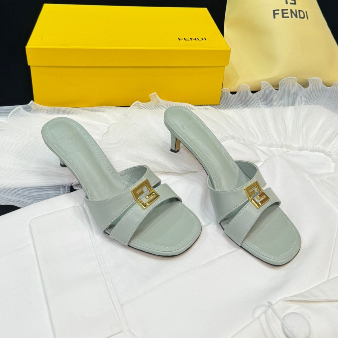 Luxury FendiLuxury FendiMEDIUM-HEELED 55 MM MULE IN ASH GREY LAMBSKIN WITH GOLD HARDWARE