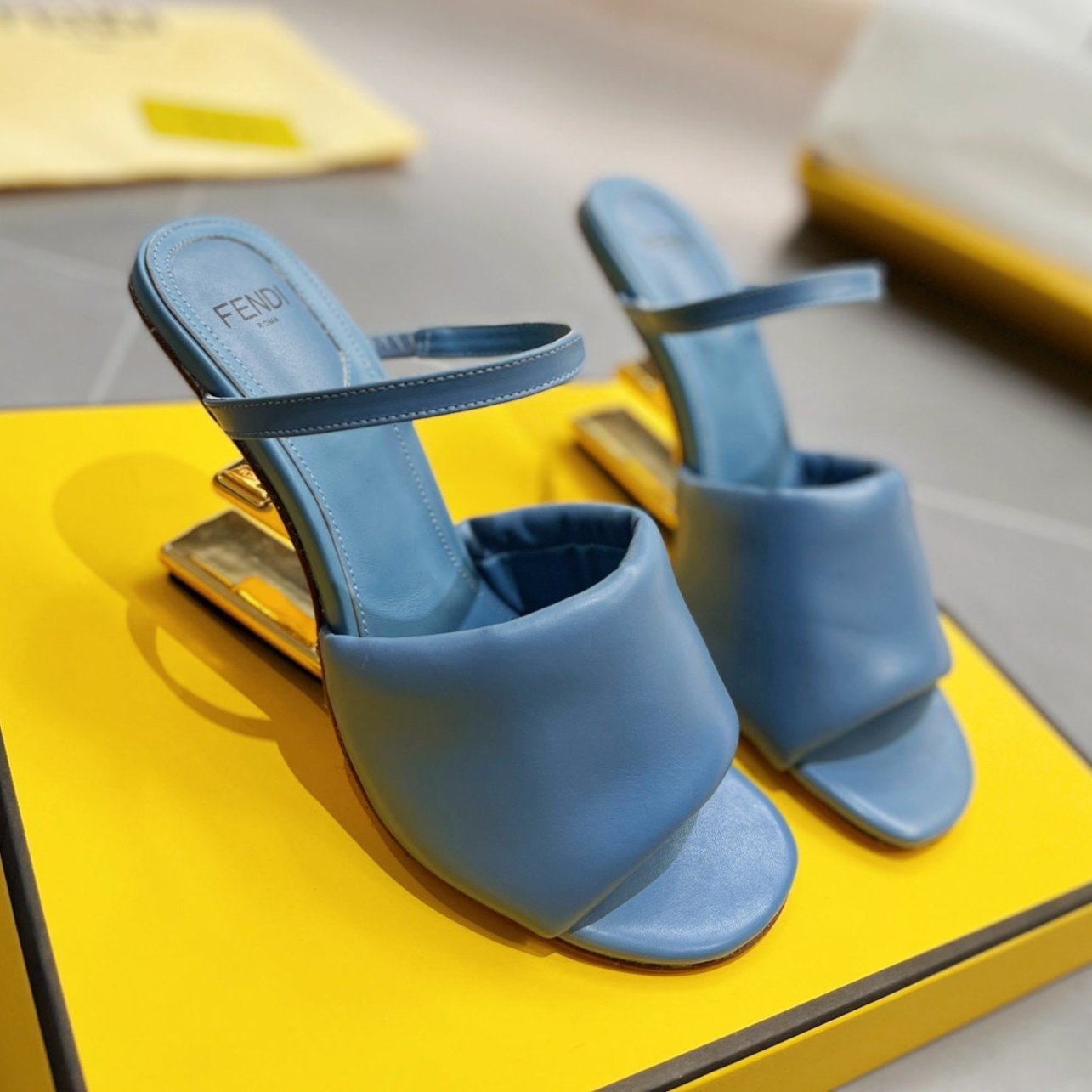 Luxury FendiLuxury FendiBAGUETTE HIGH-HEEL SANDALS 8 CM IN CERULEAN BLUE CALFSKIN
